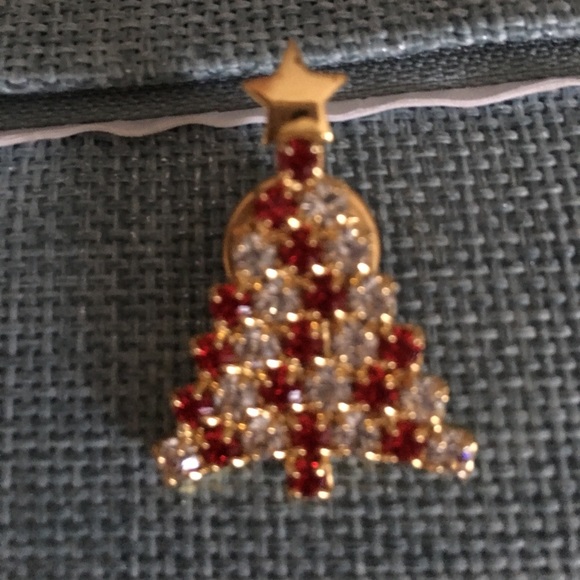Jewelry - 🎄Christmas Tree Pin 🎄🎄🎄
